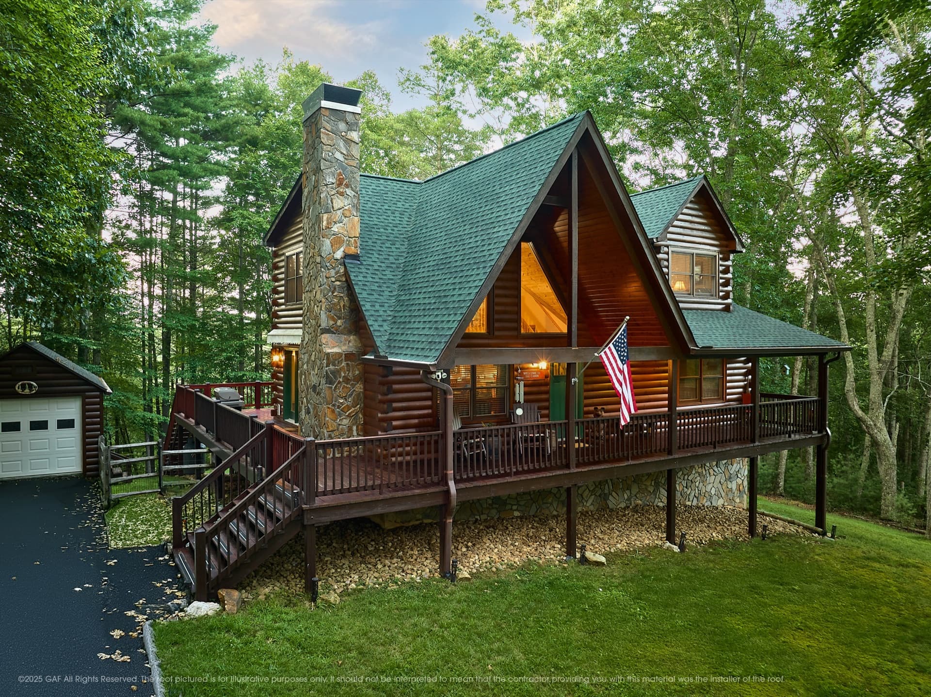 Log cabin home with GAF Timberline HDZ Hunter Green shingle roof