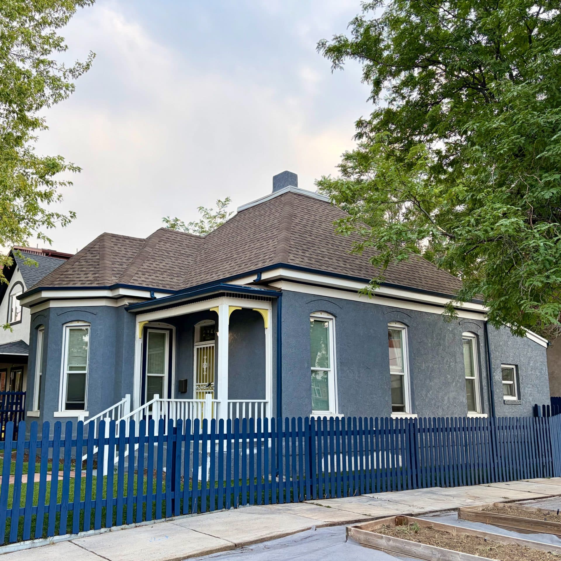 A home in Denver, CO after roof replacement with GAF Timberline HDZ shingles.