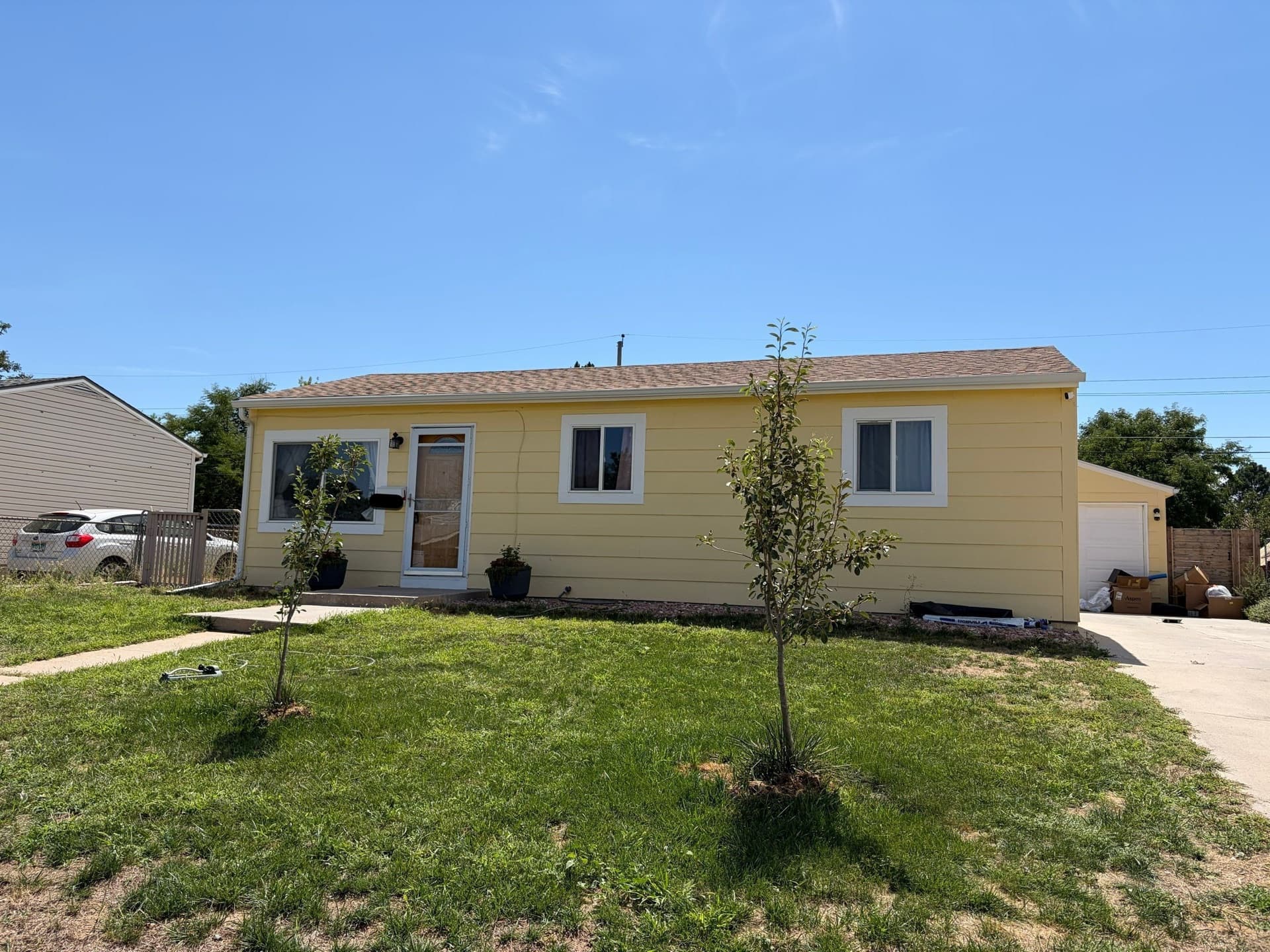 A home in Commerce City, Colorado, with a brand new GAF roof installed after hail destroyed the original roof.